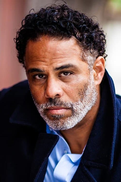 Zdjęcie Adam Lazarre-White