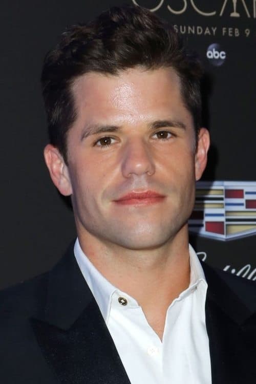Zdjęcie Charlie Carver