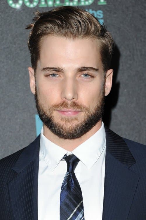 Zdjęcie Dustin Milligan