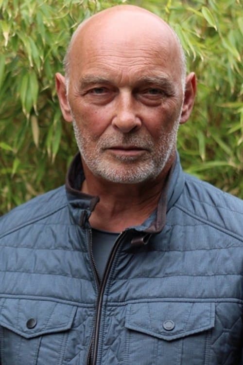 Zdjęcie James Faulkner