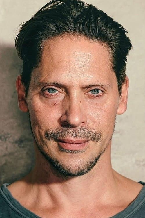 Zdjęcie Neil Newbon