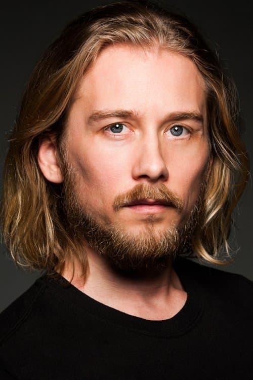 Zdjęcie Lou Taylor Pucci