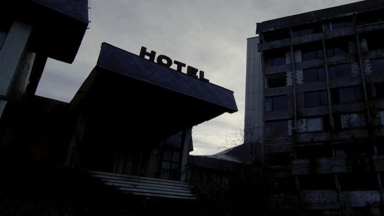 Przeklęty hotel Cały Film